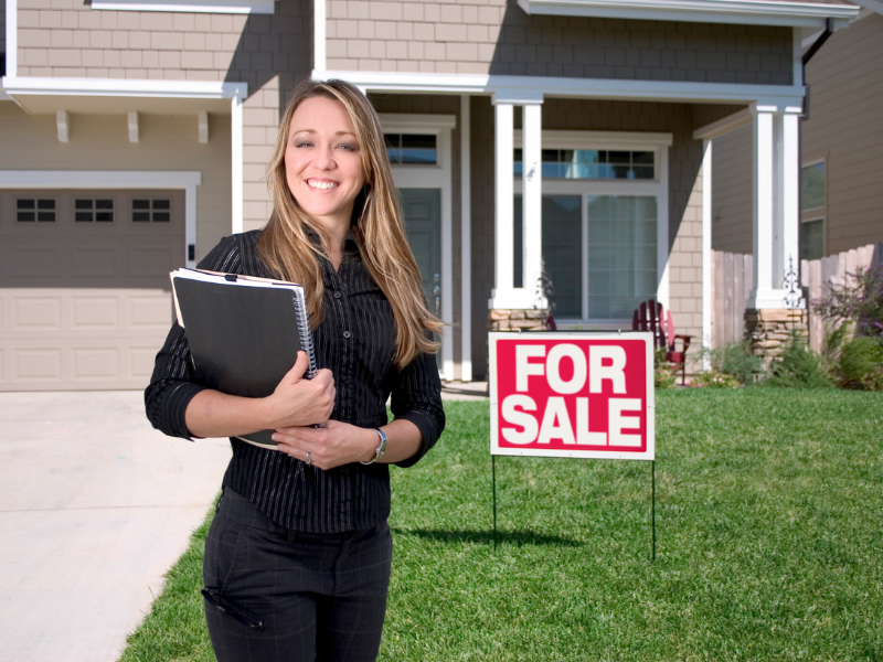 Realtor Helping with the Home Sale