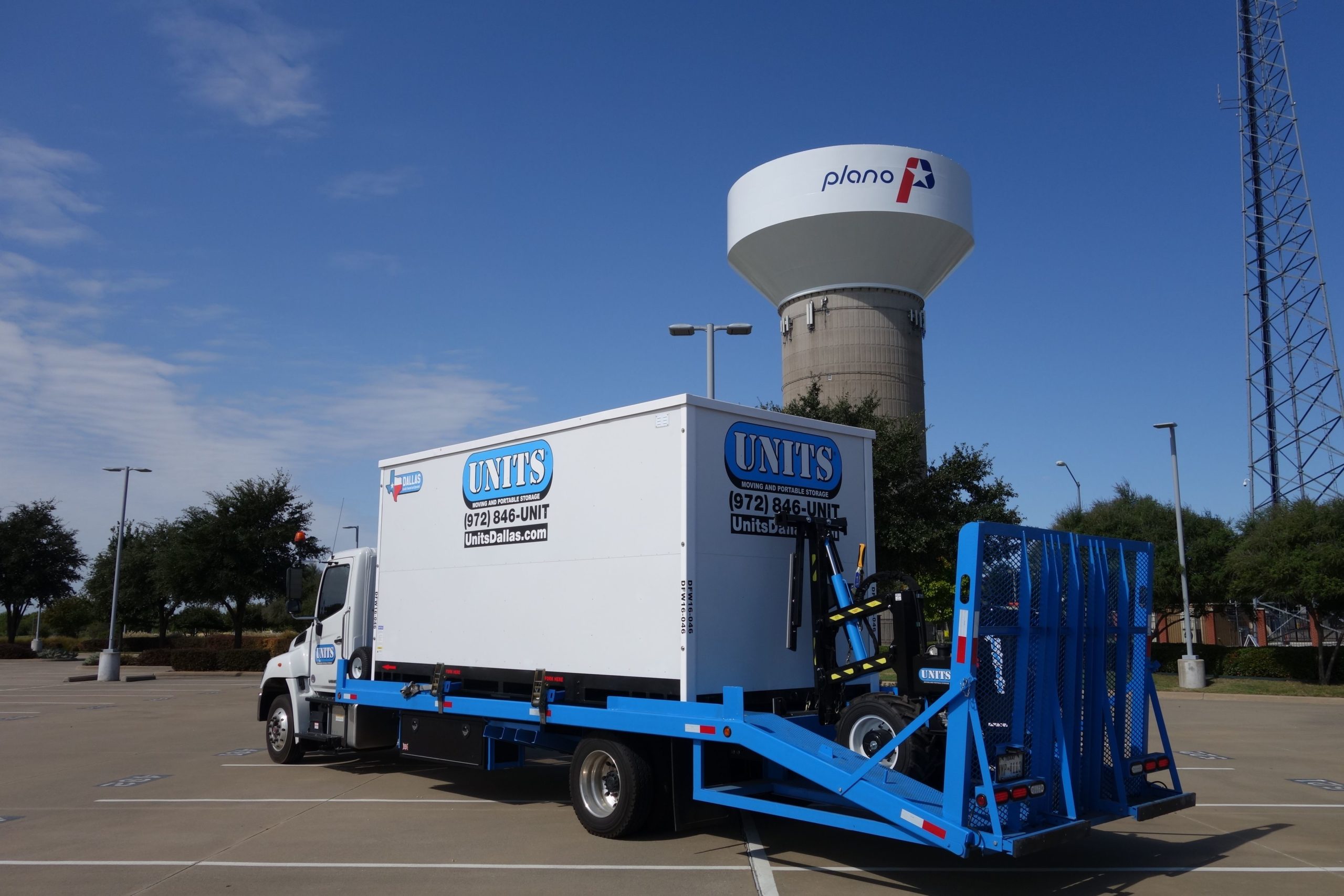 UNITS truck delivering container