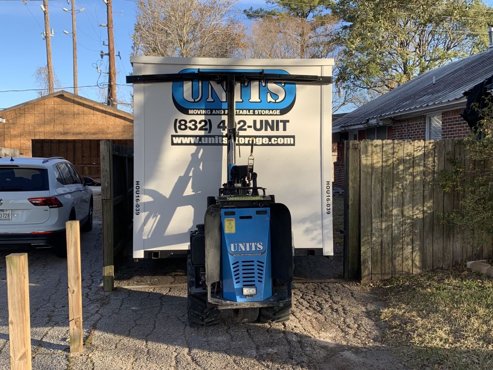 Units of North Houston moving storage container in tight space