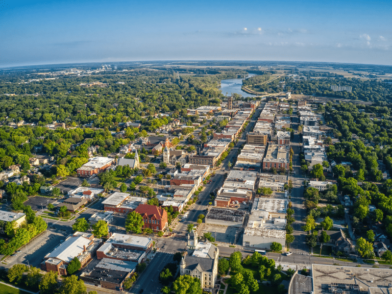 Northeast Kansas Neighborhoods looking nice and clean because of UNITS